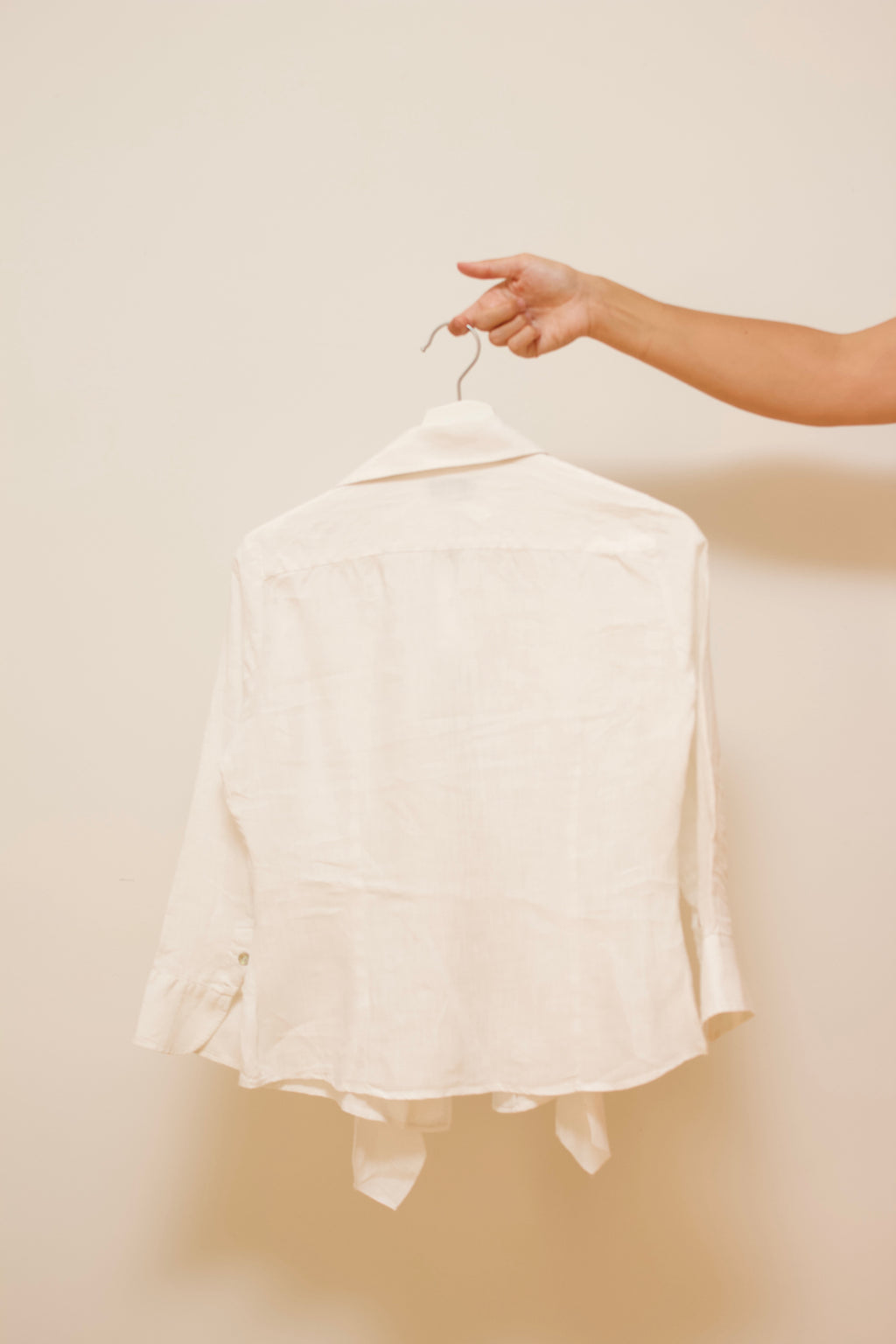 Linen blouse with center tie