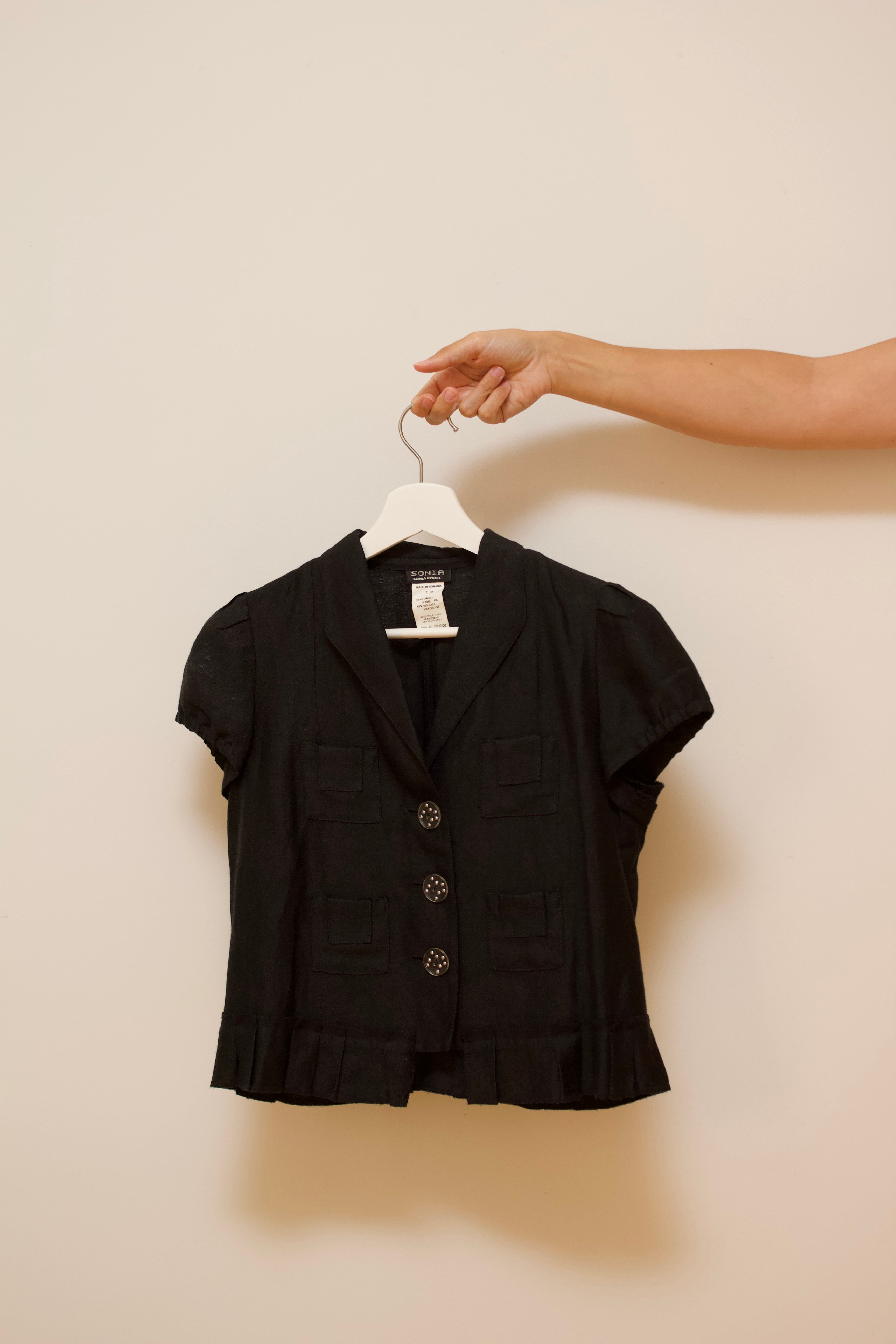 Short-sleeved jacket